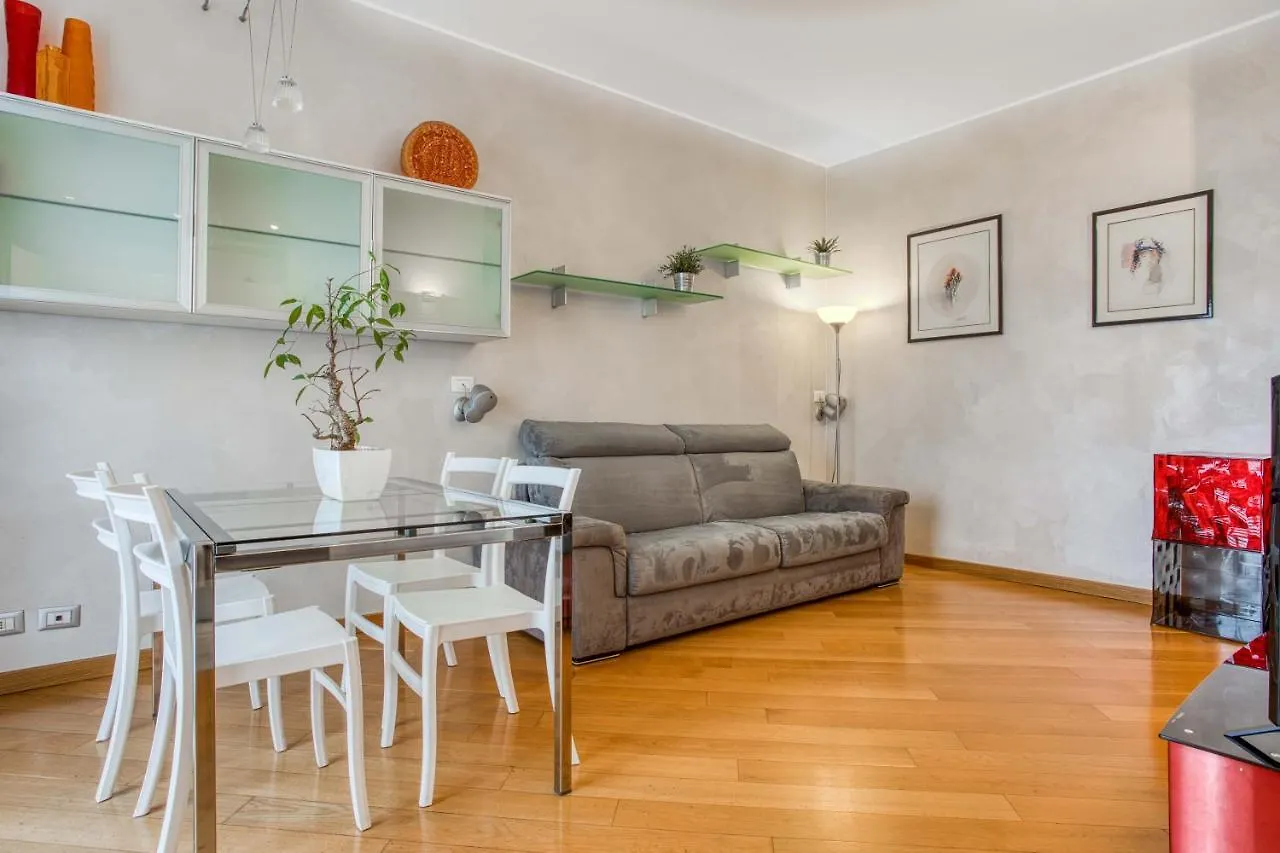 Joivy Vibrant Flat With Balcony Apartment Milan